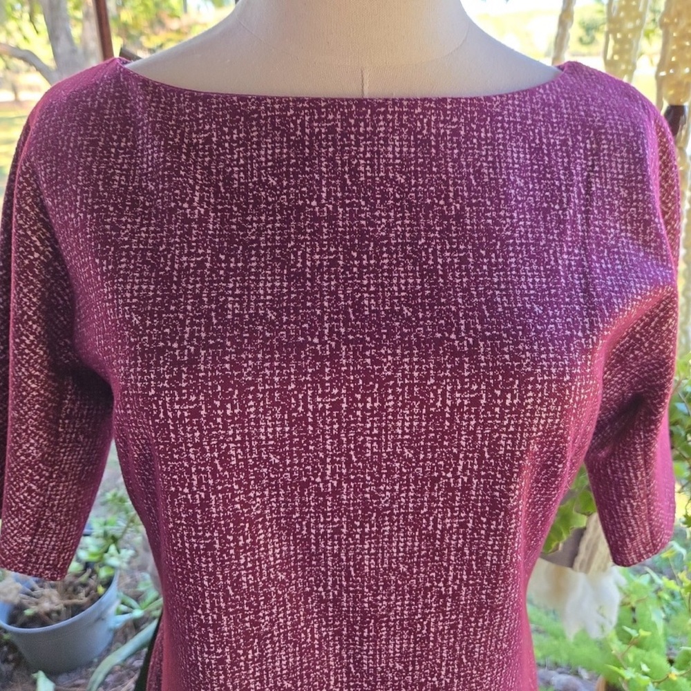 Maggie London plum/ burgundy with cream contemporary sheath dress, Size 10